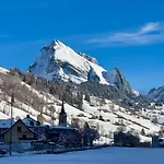 Louisa's Loft -whirlpool - Berge & Wandern - Abendruhe - Familien- & Gruppenfreundlich - 1h Von Zuerich * Alt St. Johann