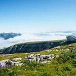 Louisa's Loft -whirlpool - Berge & Wandern - Abendruhe - Familien- & Gruppenfreundlich - 1h Von Zuerich Apartmán *